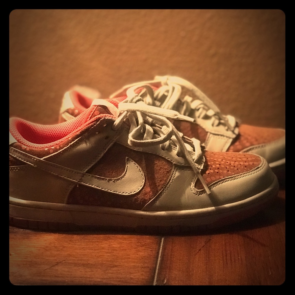 Woman’s Grey Pink Nike size 6